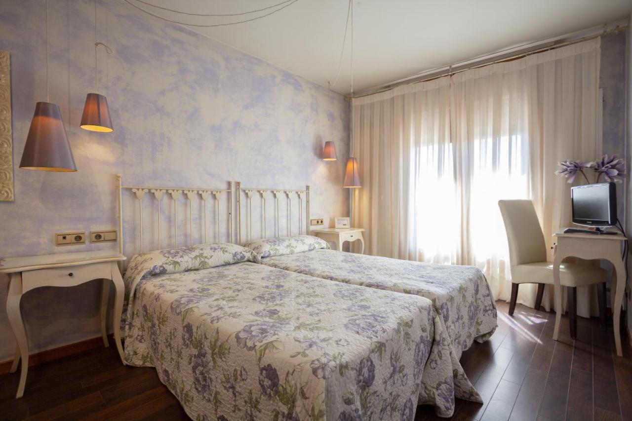 Hostal Los Canteros Golmayo Bagian luar foto