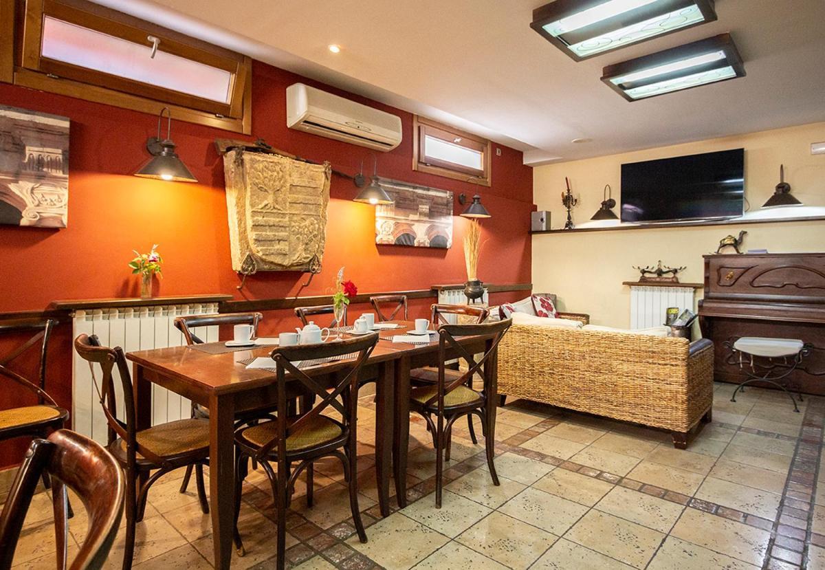 Hostal Los Canteros Golmayo Bagian luar foto