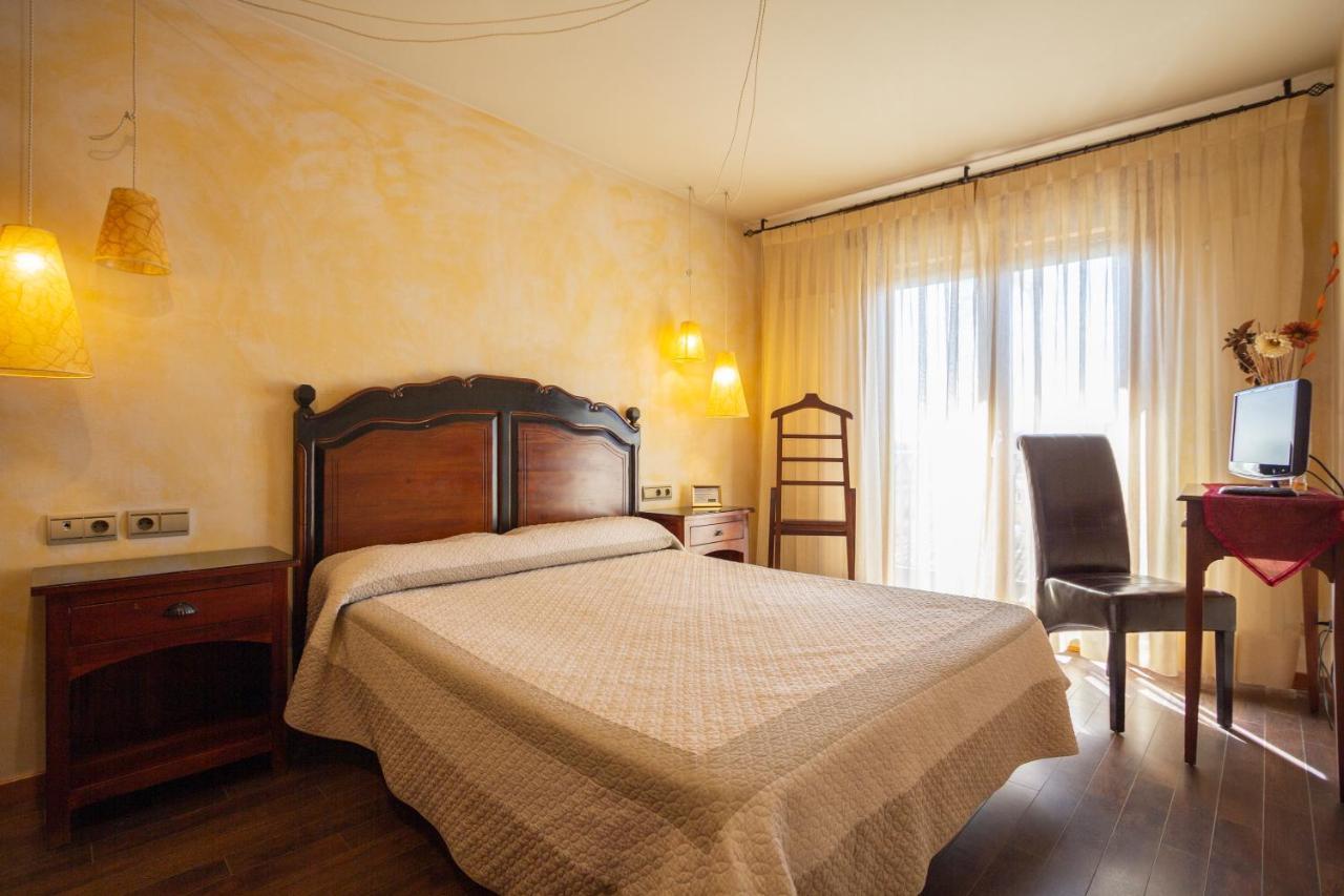 Hostal Los Canteros Golmayo Bagian luar foto