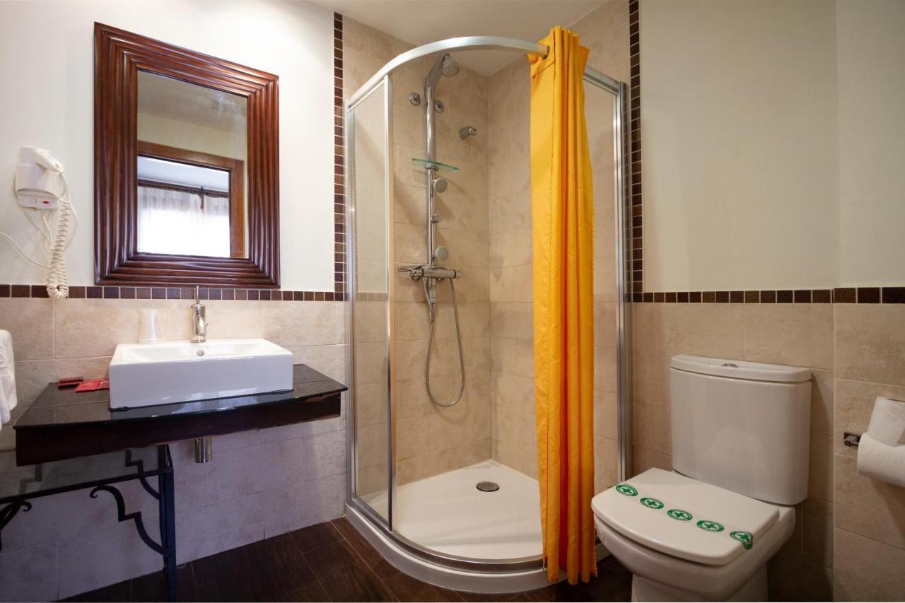 Hostal Los Canteros Golmayo Bagian luar foto