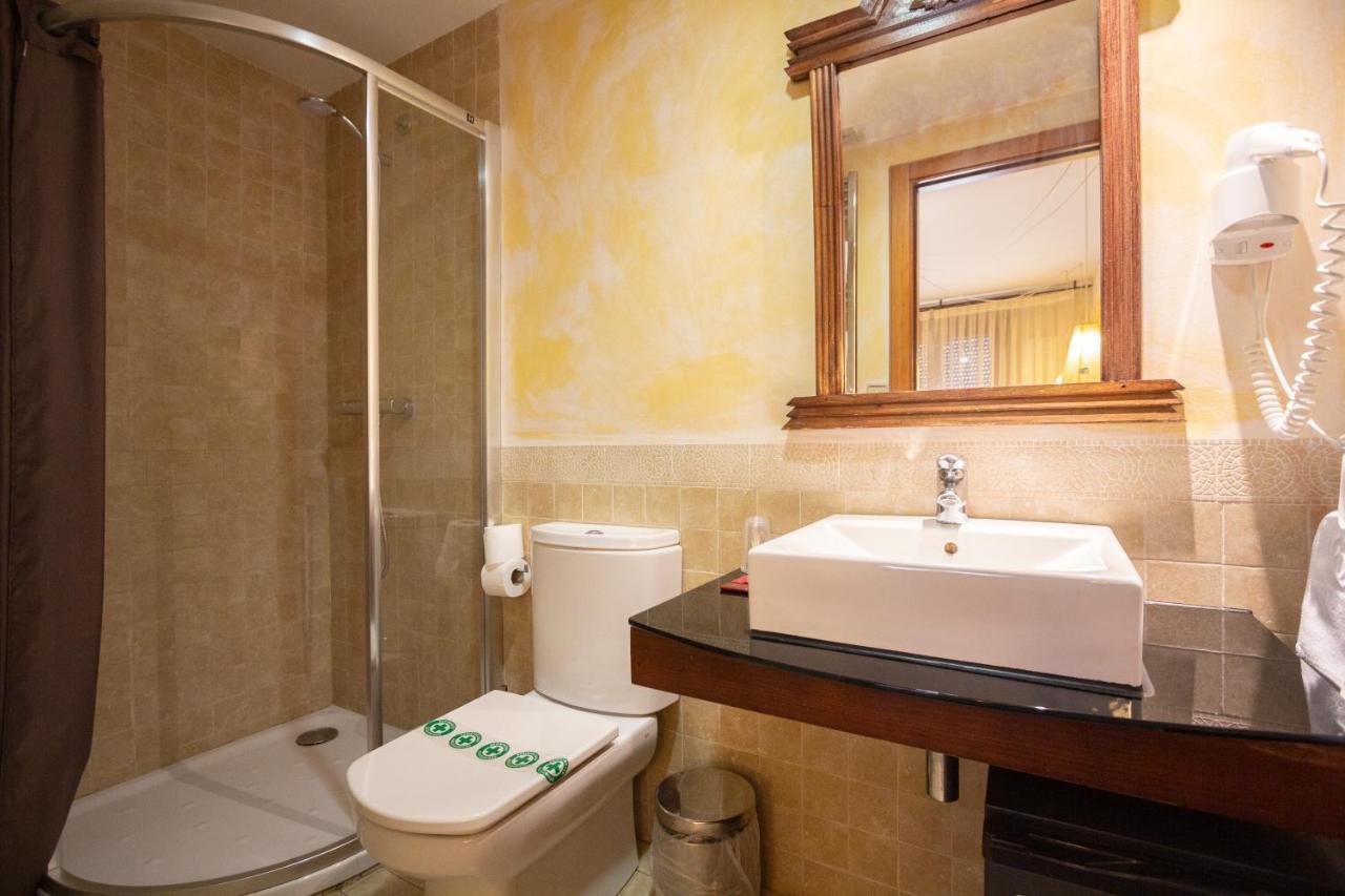 Hostal Los Canteros Golmayo Bagian luar foto