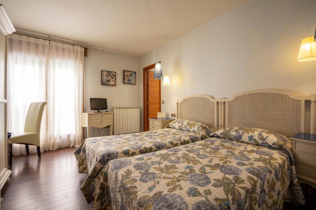 Hostal Los Canteros Golmayo Bagian luar foto