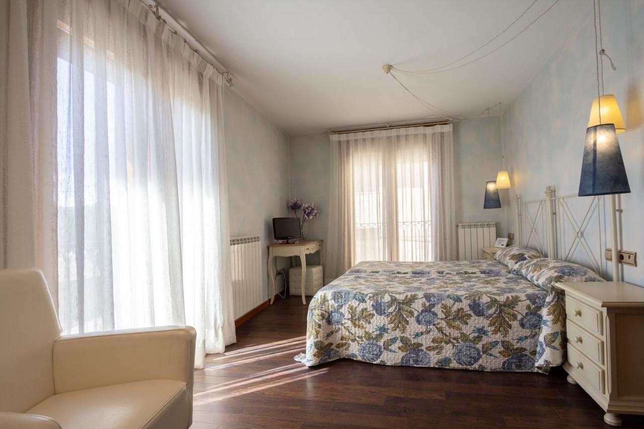Hostal Los Canteros Golmayo Bagian luar foto