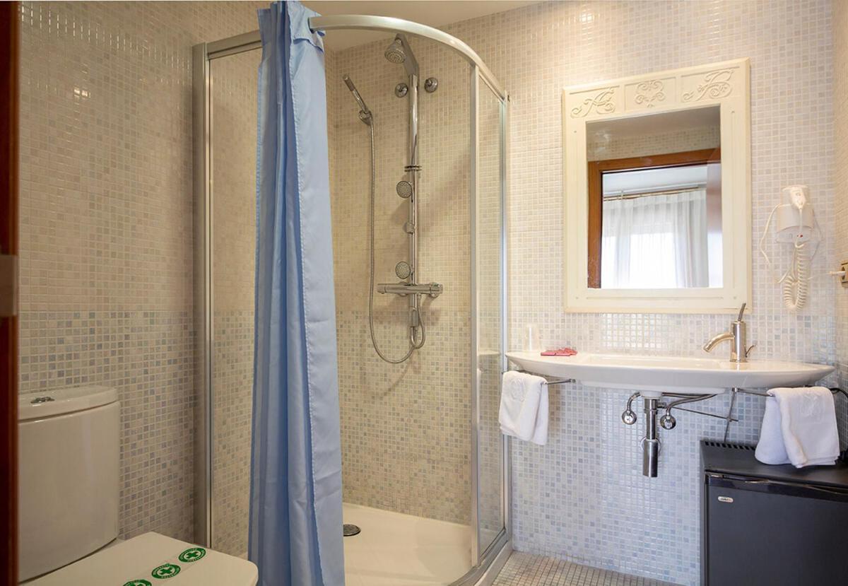 Hostal Los Canteros Golmayo Bagian luar foto