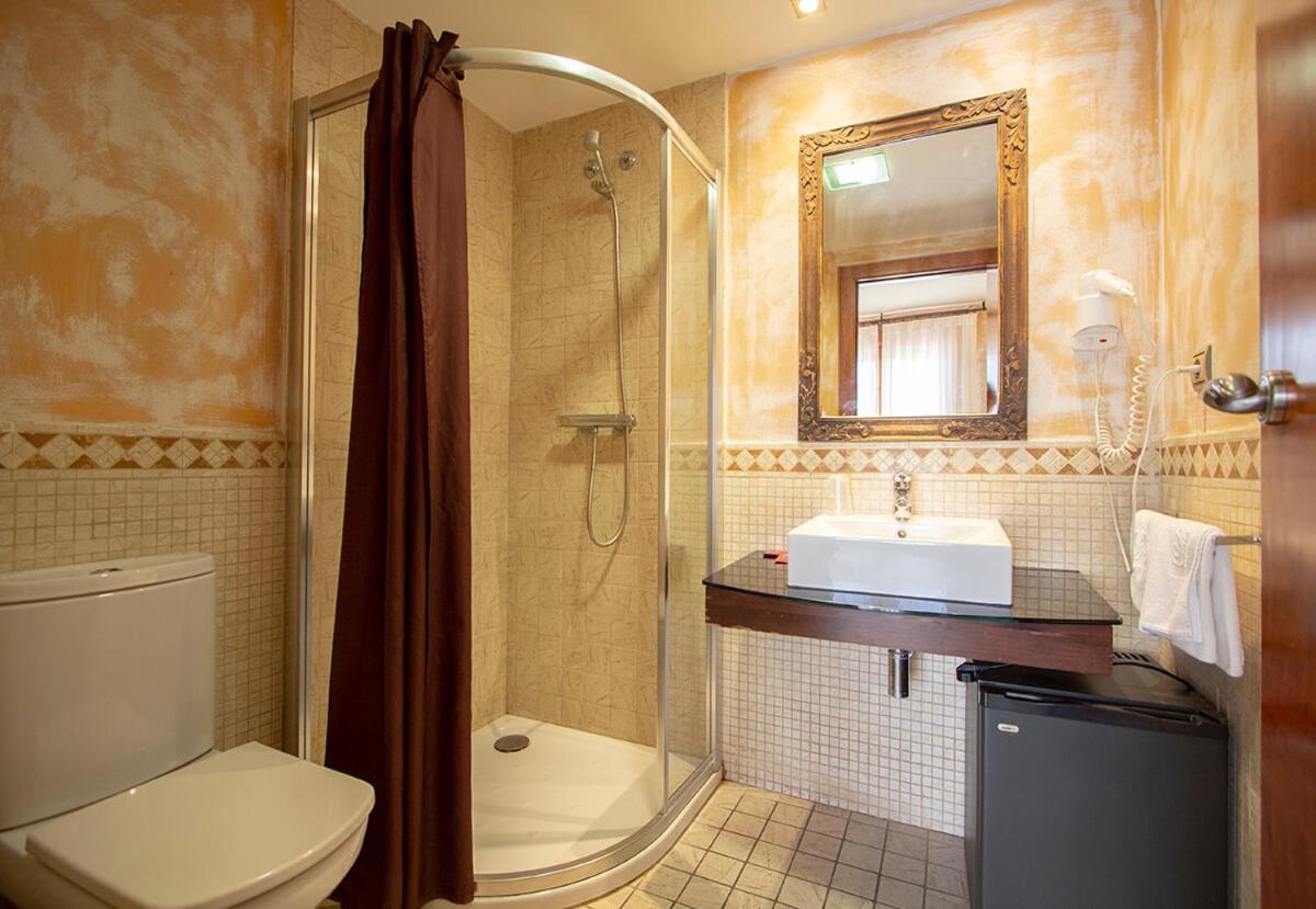 Hostal Los Canteros Golmayo Bagian luar foto